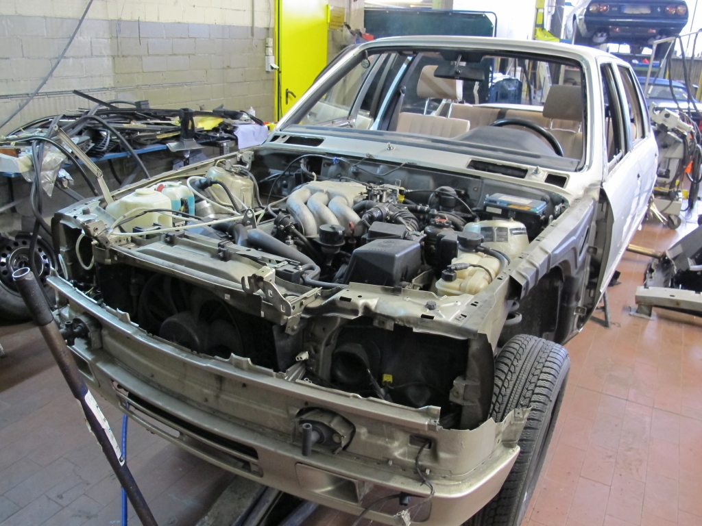 BMW Oldtimer Werkstatt - BMW E30